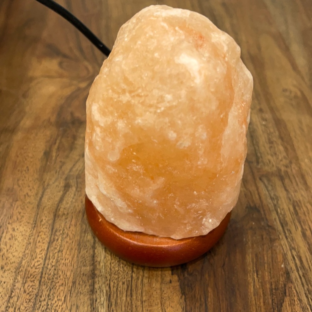 Super cute tiny salt lamp.  4x2.5”